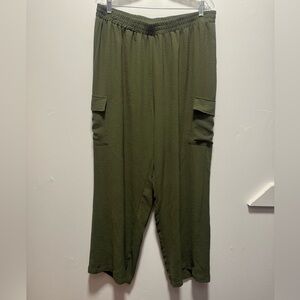 Jules and Leopold Women’s plus Green Cargo Pants 1x light and airy wide leg